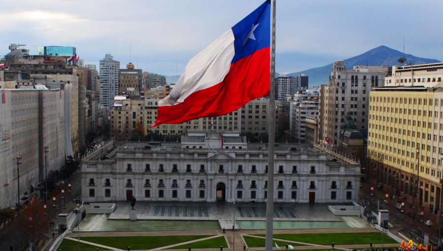 Reunión de emergencia en La Moneda: Citan a altos funcionarios gubernamentales de la DC