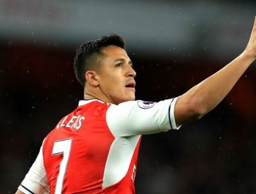 Alexis Sánchez posó para la fotografía oficial de Arsenal