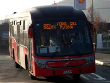 Terror en el Transantiago: Menor subió armado a asaltar pasajeros y dejó a mujer en riesgo vital