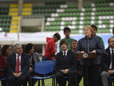 Bachelet responde a críticas de las AFP: "No le gusta reforma porque creen en hacer negocios con las pensiones"