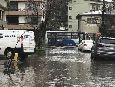 Sistema frontal es calificado como "diluvio" en Concepción: Anegamientos y cortes de luz en la ciudad