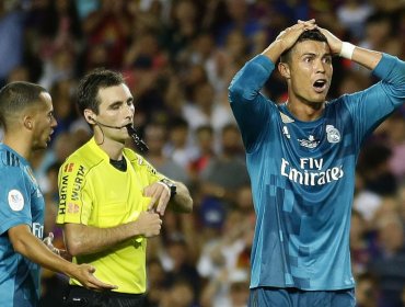 Ronaldo, suspendido cinco partidos por empujar a árbitro en Supercopa de España