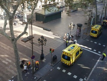 Atentado en España: Atropello masivo de furgoneta deja varios muertos en Barcelona