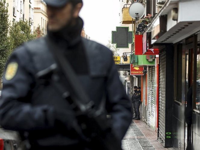 España da por desarticulada célula terrorista, busca a un sospechoso