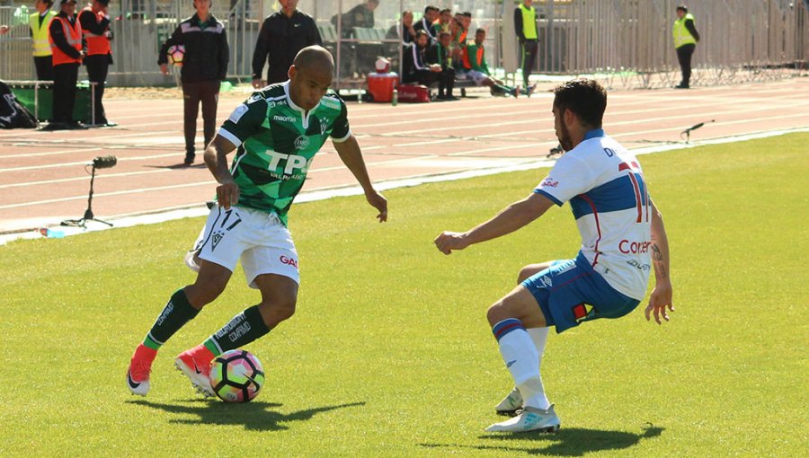 Santiago Wanderers empató sobre la hora ante Universidad Católica en el inicio de la jornada sabatina
