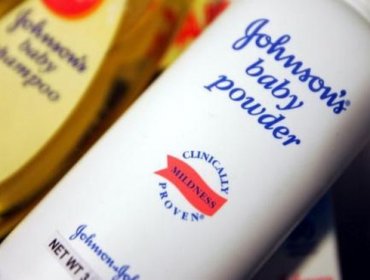 Condenan a Johnson & Johnson pagar US$417 millones a mujer que desarrolló cáncer tras usar sus talco