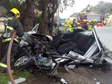 Herido con riesgo vital deja choque frontal entre auto y Pullman Bus en Panquehue