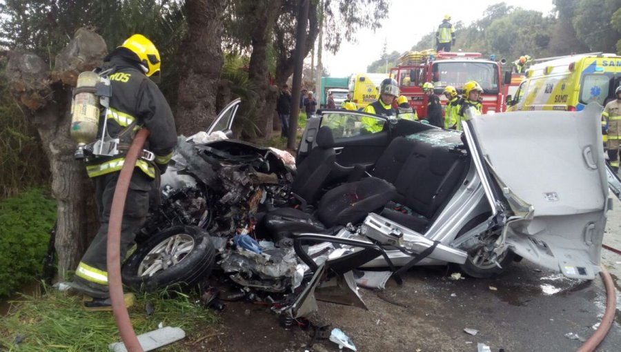 Herido con riesgo vital deja choque frontal entre auto y Pullman Bus en Panquehue