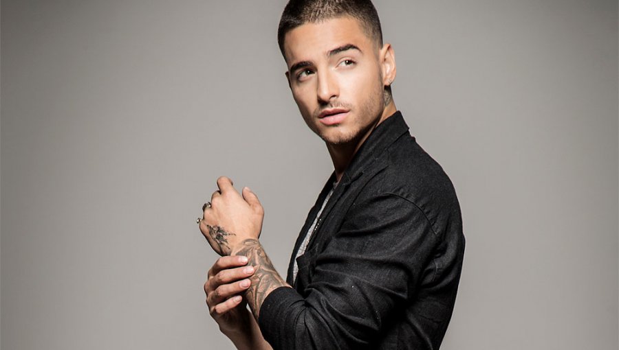 Captan a Maluma besando a destacada actriz y confirman rumor de romance