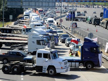 Camiones entregan petitorio al Gobierno y amenazan con paro nacional indefinido