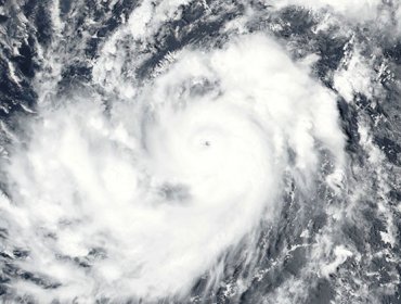 La tormenta Irma se convierte en un "poderoso huracan" y avanza hacia el Caribe