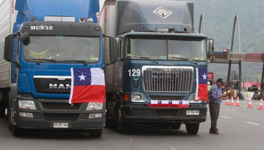 Camioneros llegan a un acuerdo con Gobierno y deponen paralización en carreteras