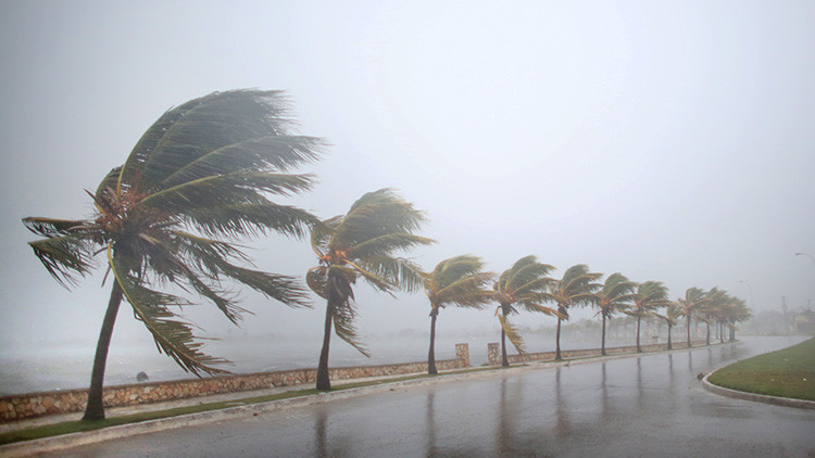 El huracán Irma se fortalece tras devastar la costa norte de Cuba