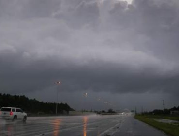 El huracán Irma se fortalece al acercarse a Florida con mortales marejadas