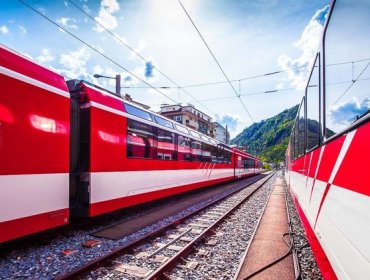 Dos trenes colisionan en Suiza, dejando una treintena de heridos