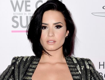 Demi Lovato es captada con supuesta novia en calles de Disneyland