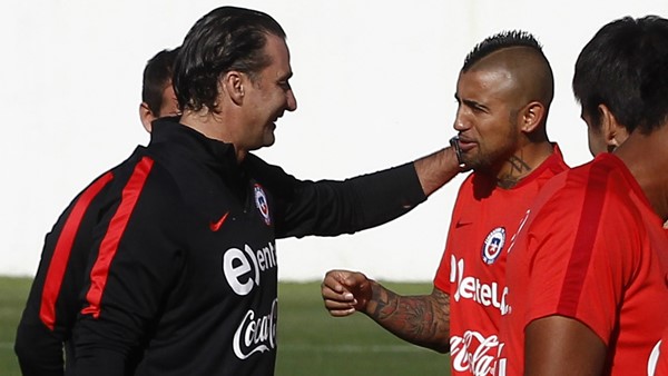 Juan Antonio Pizzi viaja a Europa para hablar con los referentes