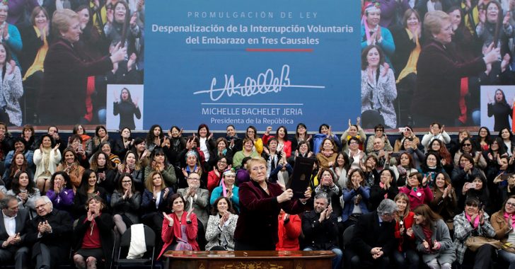 Ahora en Chile se puede abortar: Michelle Bachelet promulga polémica ley en 3 causales