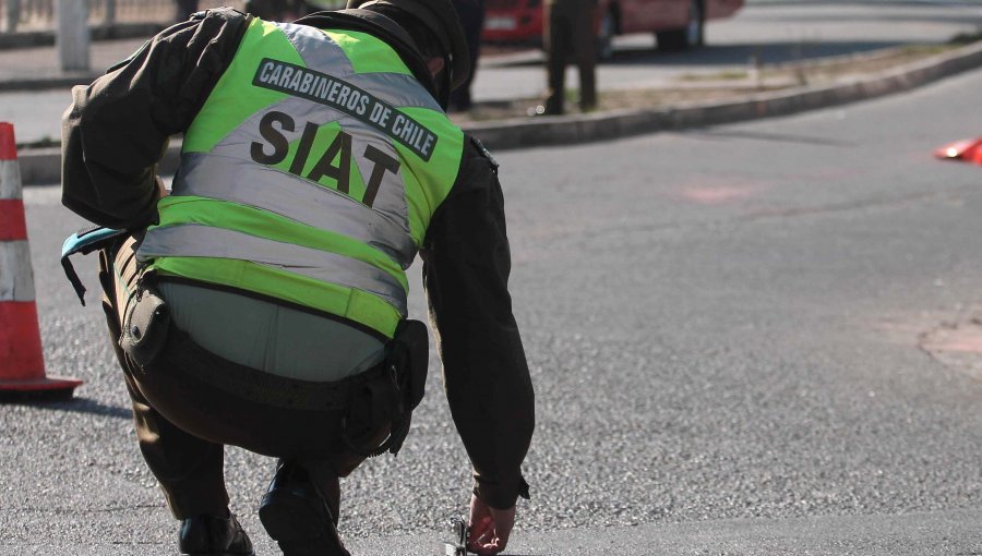 Conductor fallece tras impactar un poste y un árbol en Vitacura