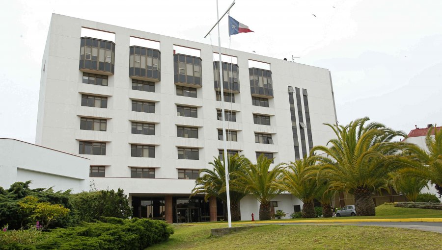 Dramático suicidio al interior de Hospital Naval en Viña del Mar: Se disparó luego de muerte de su esposa