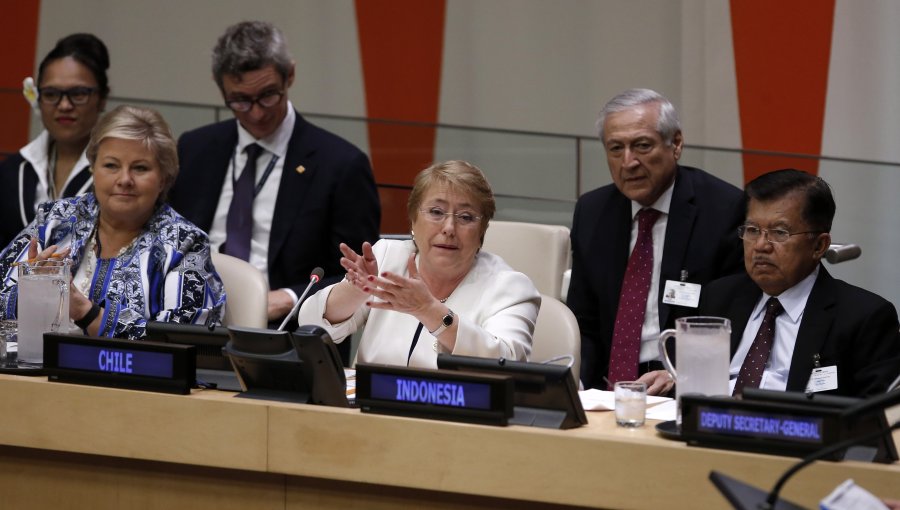Bachelet se reunió con canciller mexicano y expresó solidaridad por el terremoto