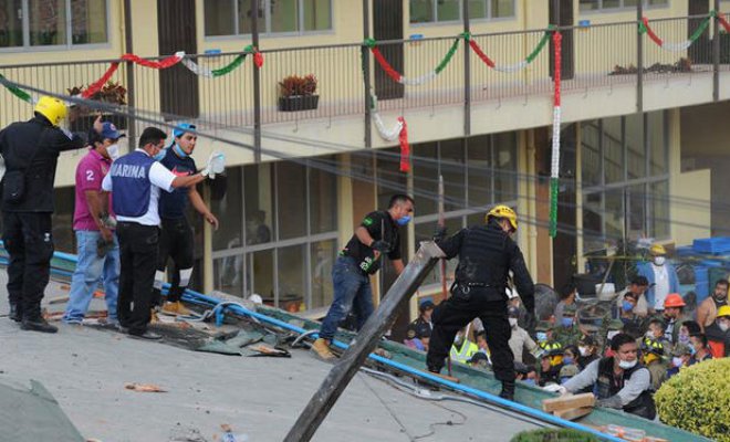 Se complica rescate de niña en escuela que colapsó por terremoto en México