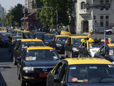 Autos de Uber y Cabify duplican parque de taxis y llegan al 90% de zonas urbanas