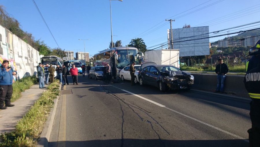 Choque múltiple en ruta que une Viña del Mar y Quilpué deja a 14 heridos