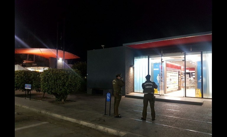Delincuentes roban caja fuerte con dos millones de pesos desde bencinera en Lampa