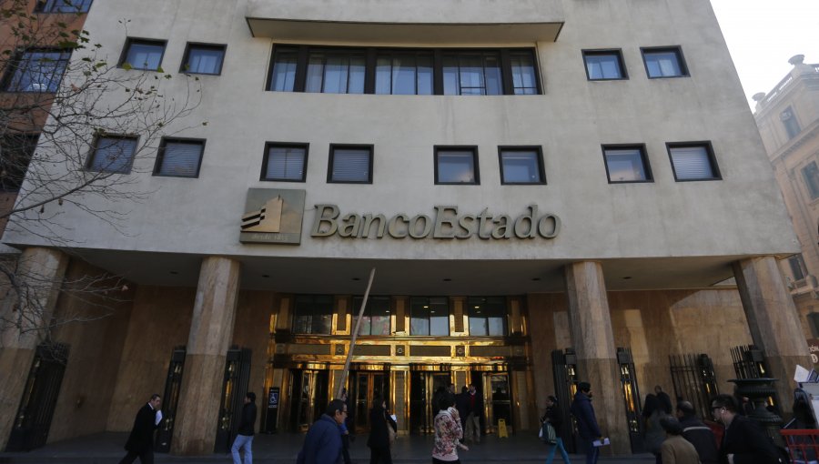 Presidente del Servel se reunió con el contralor por negativa de BancoEstado