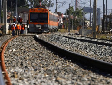 Carro del Biotrén descarrila cerca del puente ferroviario en San Pedro de la Paz