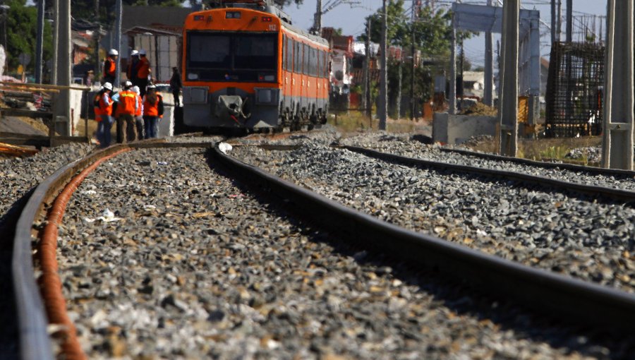 Carro del Biotrén descarrila cerca del puente ferroviario en San Pedro de la Paz