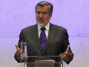 Guillier prometió continuidad a la gestión de Bachelet en Debate Presidencial