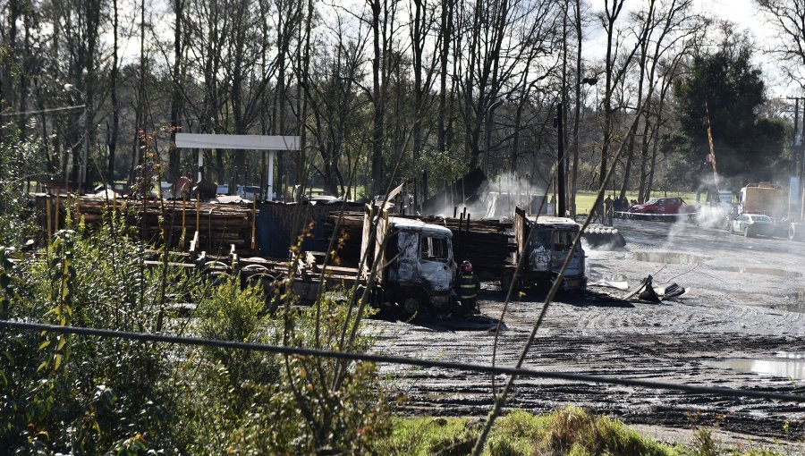 Nuevo ataque incendiario en La Araucanía: Dos camiones resultaron quemados