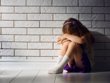 Niña de 10 años graba su propia violación varias veces para que adultos le creyeran