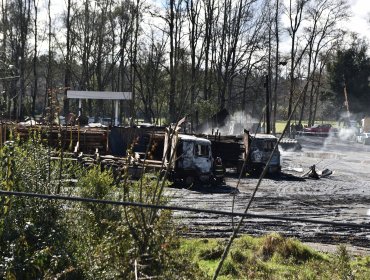 Nuevo ataque incendiario en La Araucanía: Dos camiones resultaron quemados