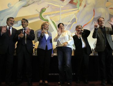 Sin la presencia de Piñera se realiza debate presidencial en la Universidad de Chile