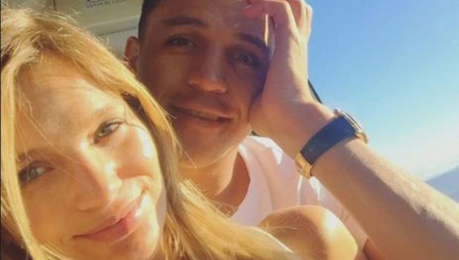 Mayte Rodriguez decora y ajusta detalles de mansión que compartirá con Alexis Sánchez