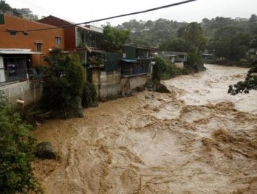 Huracán Nate se fortalece y avanza hacia EEUU tras dejar 27 muertos en Centroamérica