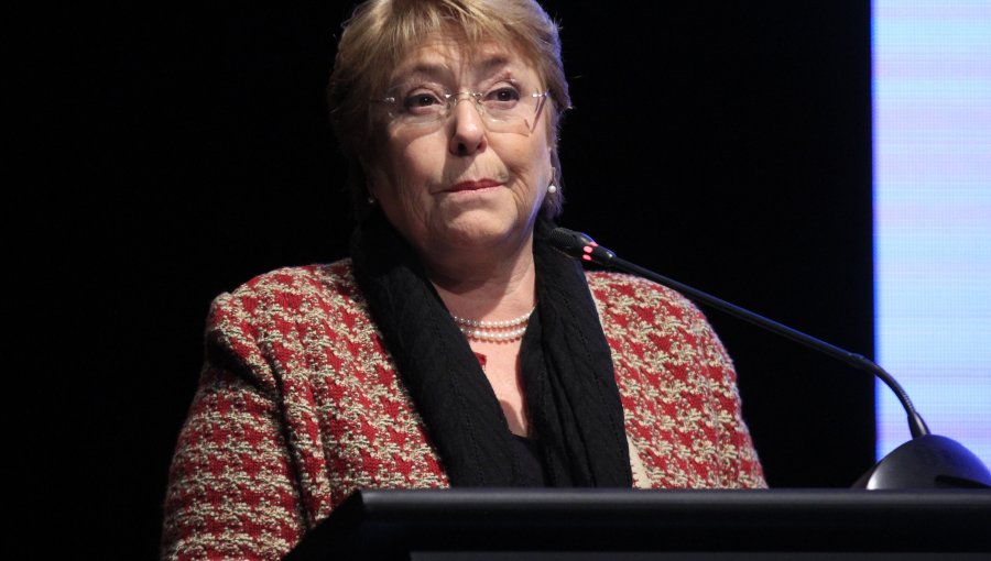 Michelle Bachelet: "Hemos hecho mucho más que Piñera en todas las áreas"