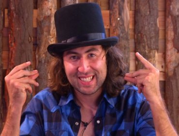 El divertido vídeo de ex chico reality Mario Ortega en su campaña política como Core