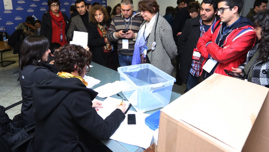 Registro Civil detecta irregularidad en padrón del Servel: Más de 45 mil votantes superan los 100 años