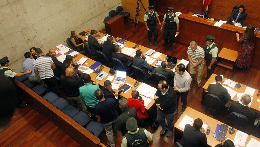 Fraude Carabineros: Justicia decreta la retención de desahucios de 20 imputados