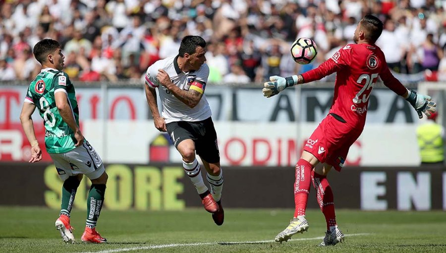 Colo Colo venció a Santiago Wanderers y escaló hasta la cima del torneo