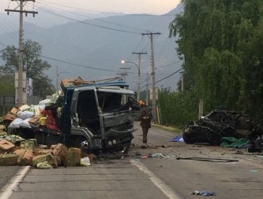 Calle Larga: Cuatro muertos y un herido grave tras violento impacto entre camión y auto