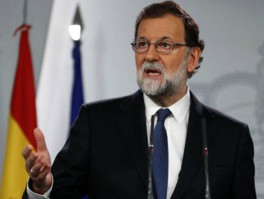 Rajoy propone cesar al gobierno catalán y realizar elecciones regionales antes de seis meses