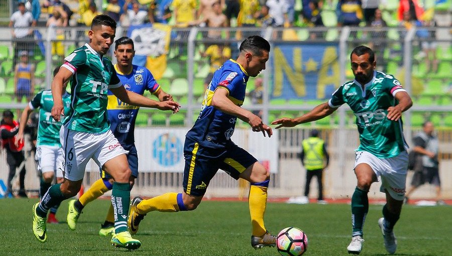 Wanderers y Everton empataron a 3 tantos en un vibrante clásico porteño