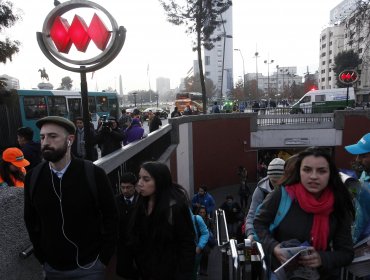 Compleja falla eléctrica vivió Línea 5 del Metro: Inquietud y atrasos generó en pasajeros