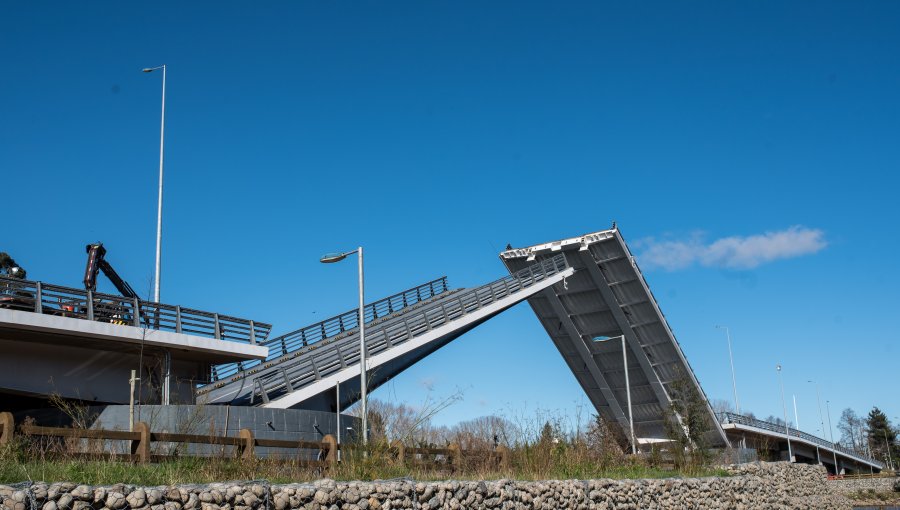 Informe recomienda reparar el puente Cau Cau en lugar de demolerlo