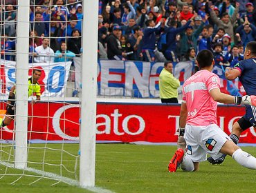 La U se quedó con el clásico ante la UC: Cruzados arrinconaron a los azules pero no les alcanzó